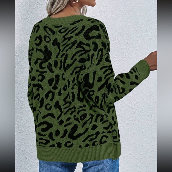 Cozy leopard print oversized pullover Sweater - Picture 6 of 8